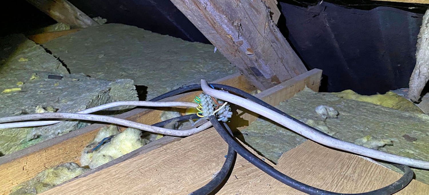 Ledningsskjøtene skal ikke være ubeskyttet.